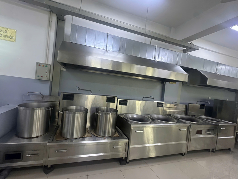 Hình ảnh trang thiết bị bếp công nghiệp
